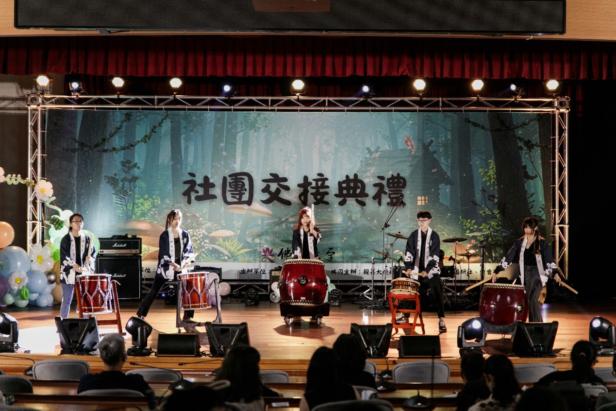 113學年度第二學期社團交接典禮台上表演大合照 113學年度第二學期社團交接典禮台上表演大合照