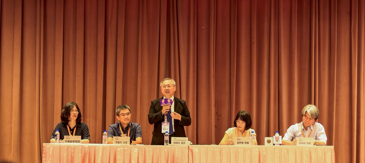 「典範學校」分享(左一為學務長許鶴齡教授,中間為楊昌裕委員) 圖/公益信託星雲大師教育基金 「典範學校」分享(左一為學務長許鶴齡教授,中間為楊昌裕委員) 圖/公益信託星雲大師教育基金