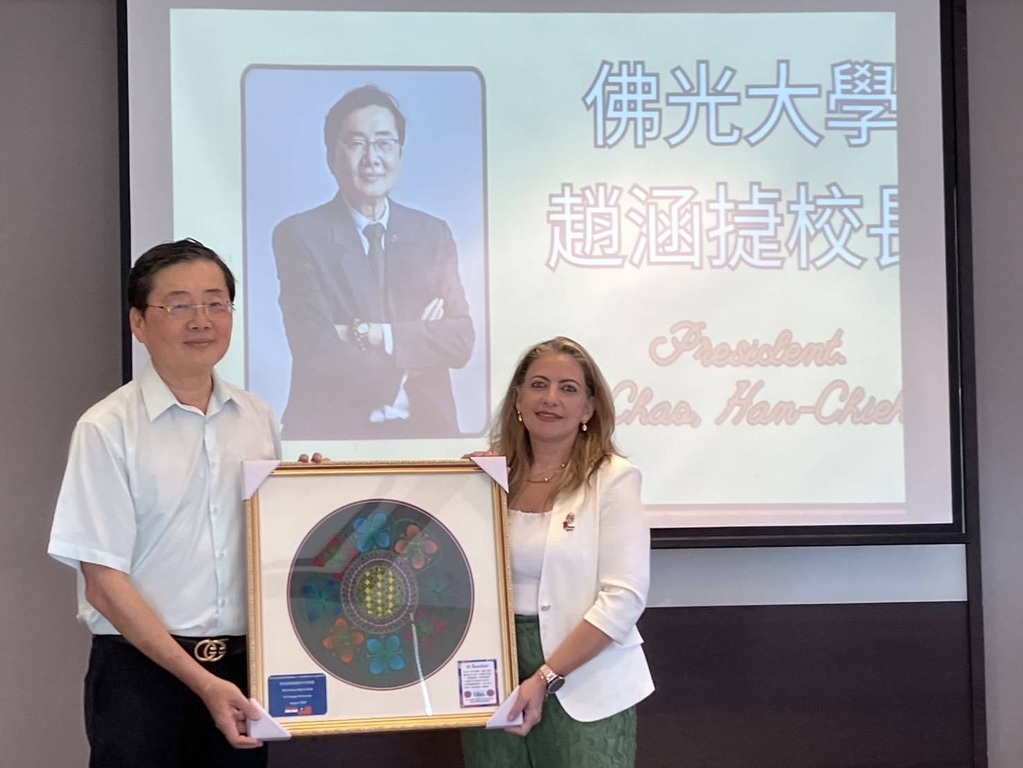 佛光大學校長趙涵捷與巴拉駐台大使圭羅艾黎合影。 佛光大學校長趙涵捷與巴拉駐台大使圭羅艾黎合影。