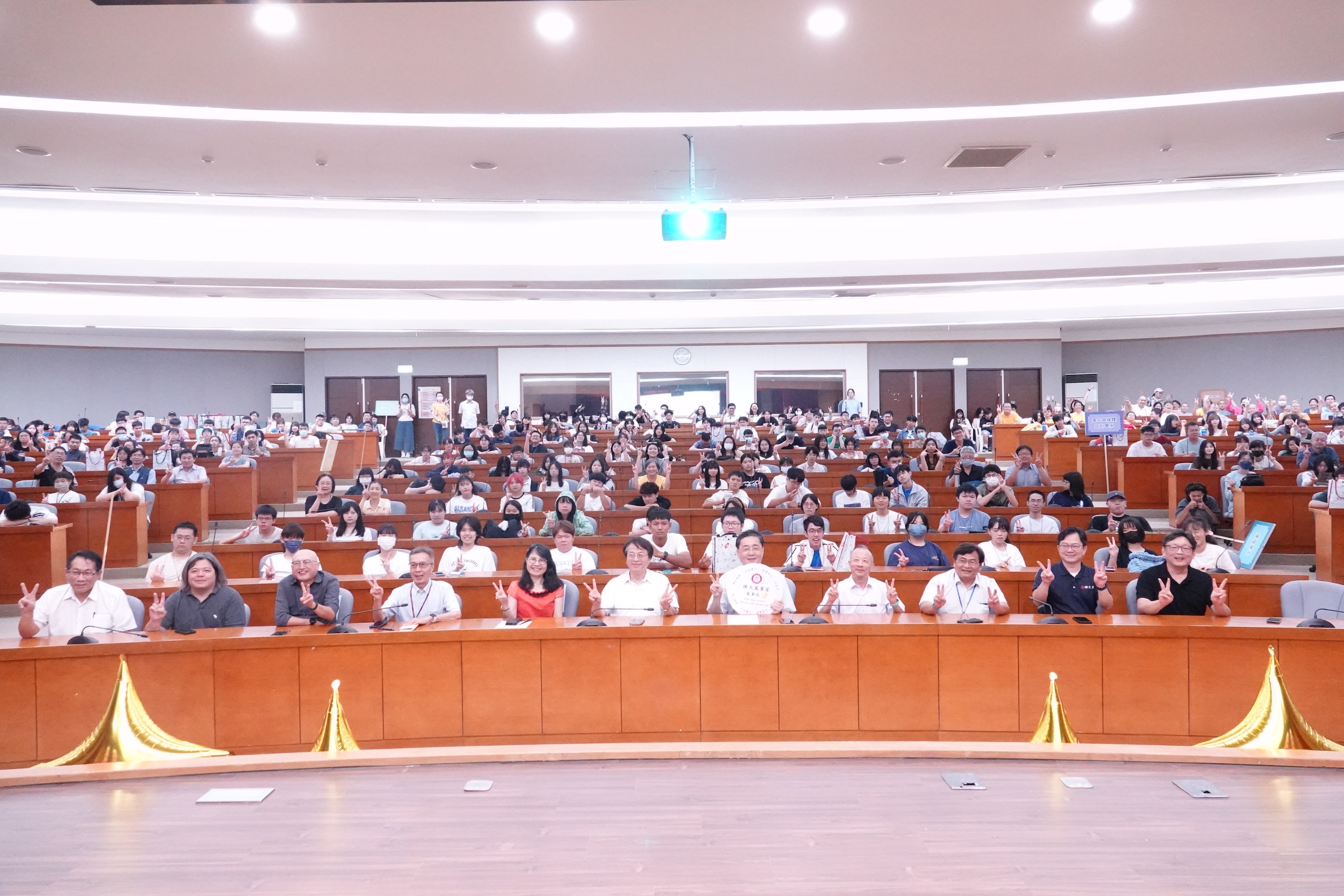 佛光大學新生定向營熱鬧登場　母子新生攜手共學開啟多元大學生活
